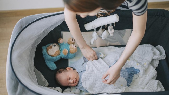 Mengenal Siklus Tidur Bayi Baru Lahir Agar Ibu Terbebas dari Begadang Ekstrem