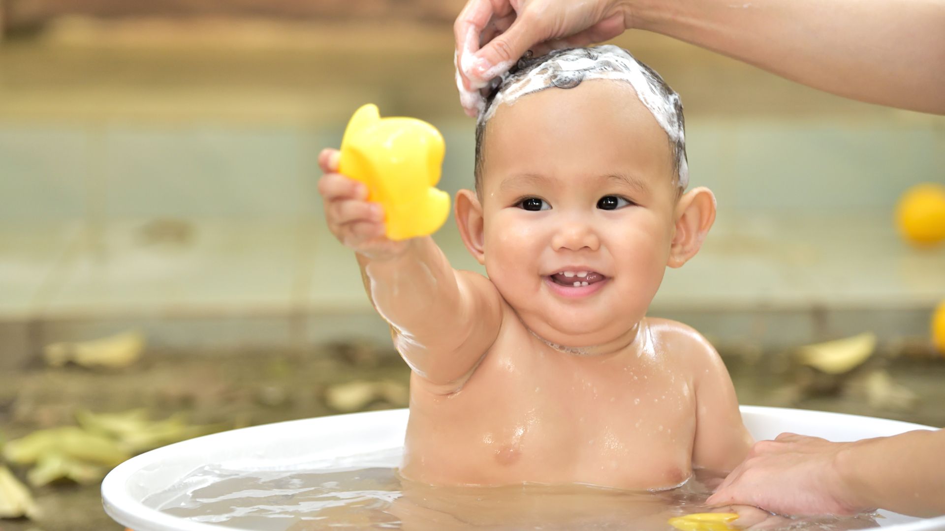 Tips Memilih Sabun dan Sampo Bayi yang Aman Bebas Deterjen SLS